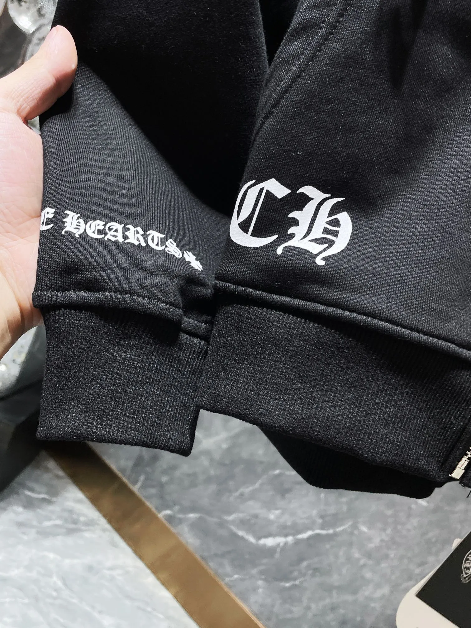 P260 Chrome Hearts Autumn and Winter 2025 Counter Synchronization ❤️ City limited edition, classic horseshoe cross Sanskrit large flower arm zipper sweatshirt Improved customized version 1:1 high-weight high-quality fabric Recommended color: white black Size: S, M, L, XL